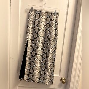 TOPSHOP Snake Skin Skirt. Size 4